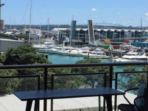 Luxury Waterfront Nest Above Viaduct Harbour